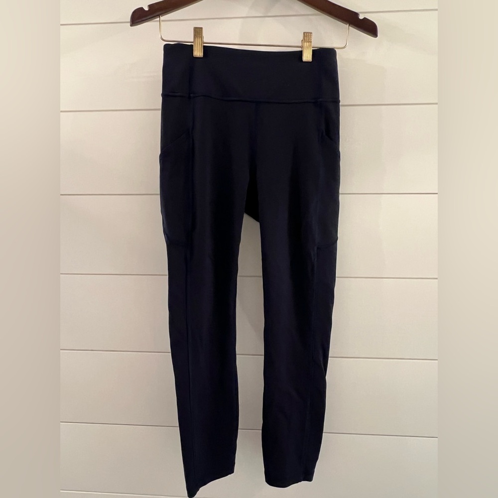 Lululemon Invigorate High-Rise Crop‎ 23"
True Navy size 6